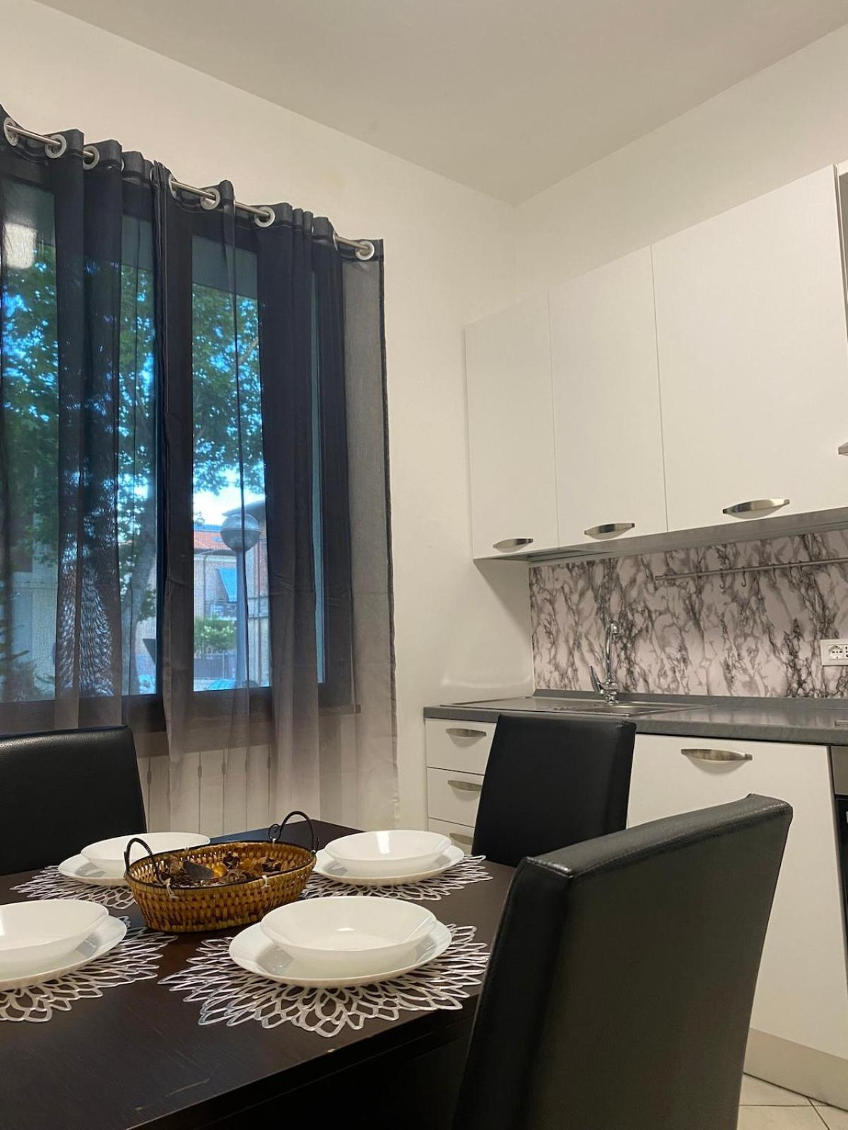 Ampio Appartamento In Posizione Strategica Rímini Exterior foto